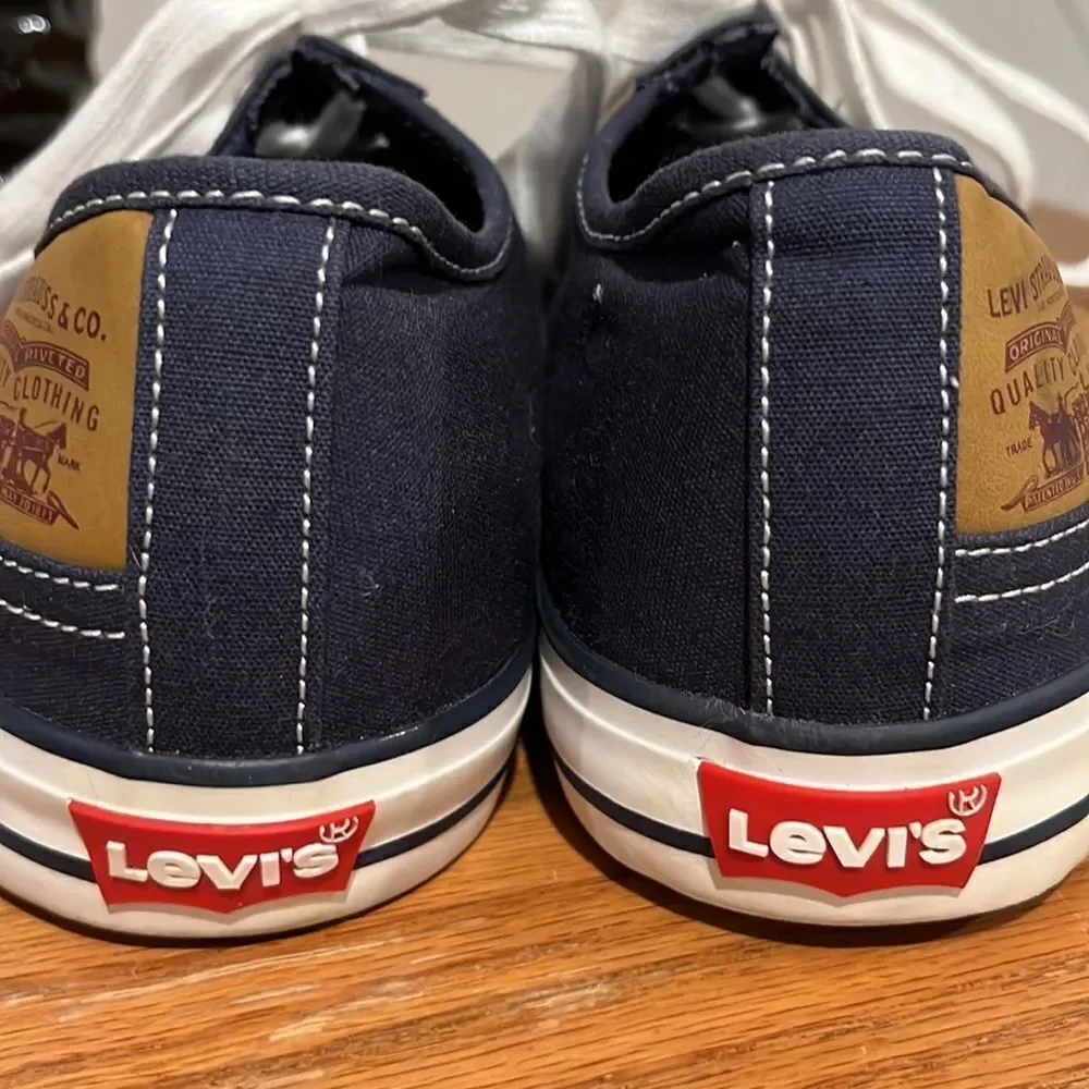Levi’s Men’s Navy Canvas Shoes Size 8.5.